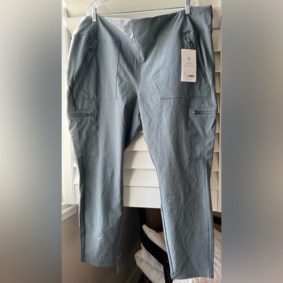 Athleta - Highlands Hybrid Cargo 11 Tight - NWT -Green size 26 - Picture 2 of 15